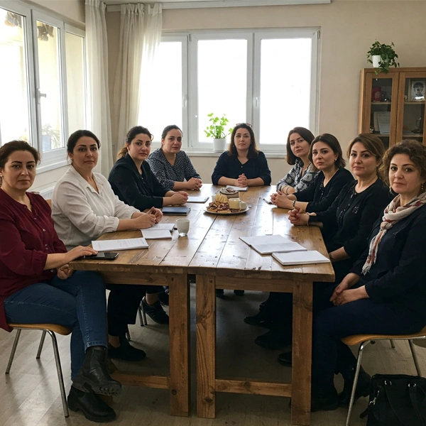 Bağımlılıklardan Özgürleşme Atölyesi sınıfındaki bir grup kadın